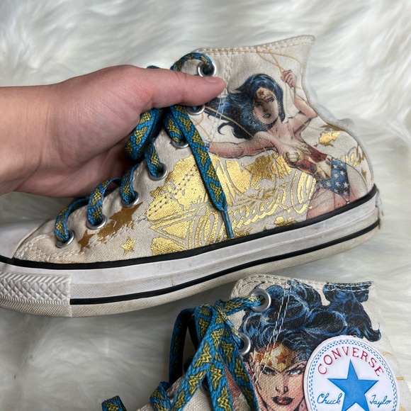 Wonder Woman High Top Converse - Picture 4 of 9
